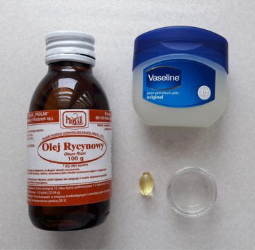 Odżywka do rzęs DIY z olejkiem rycynowym, wazeliną i witaminą E