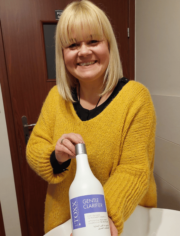 Aneta Wcisło , trycholog i specjalistka od krioterapii włosów w Tarnowie (Studio Fryzur Profesja). Uśmiech i pasja do zawodu!